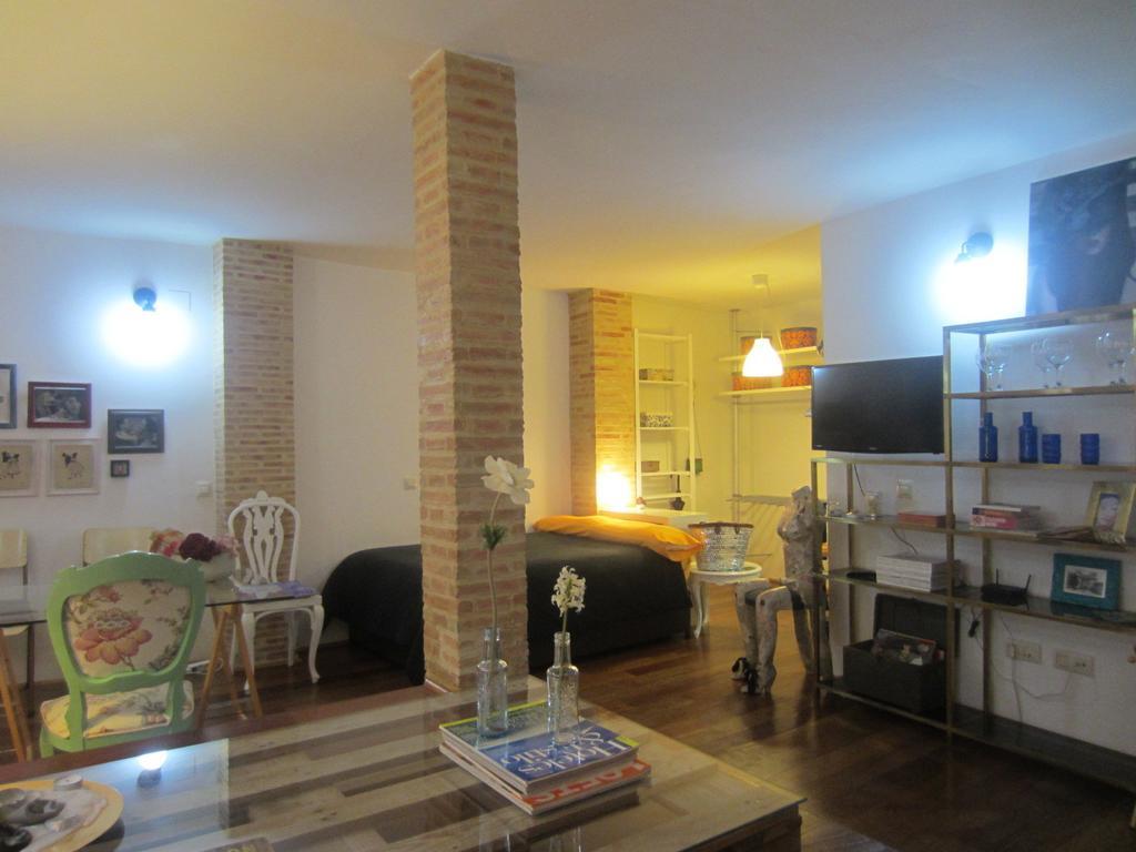 Apartmán Living Valencia Studio Serranos Pokoj fotografie